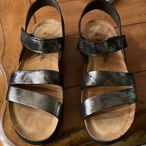 Naot Womens sandals